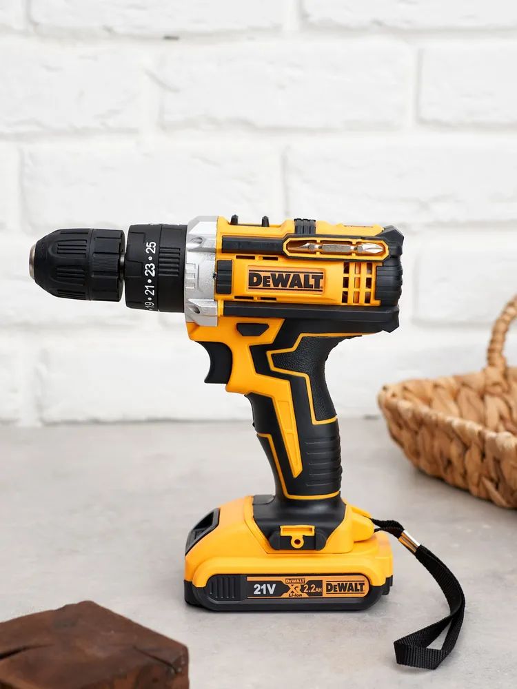 Шуруповерт-дрельаккумуляторный21vDeWalt