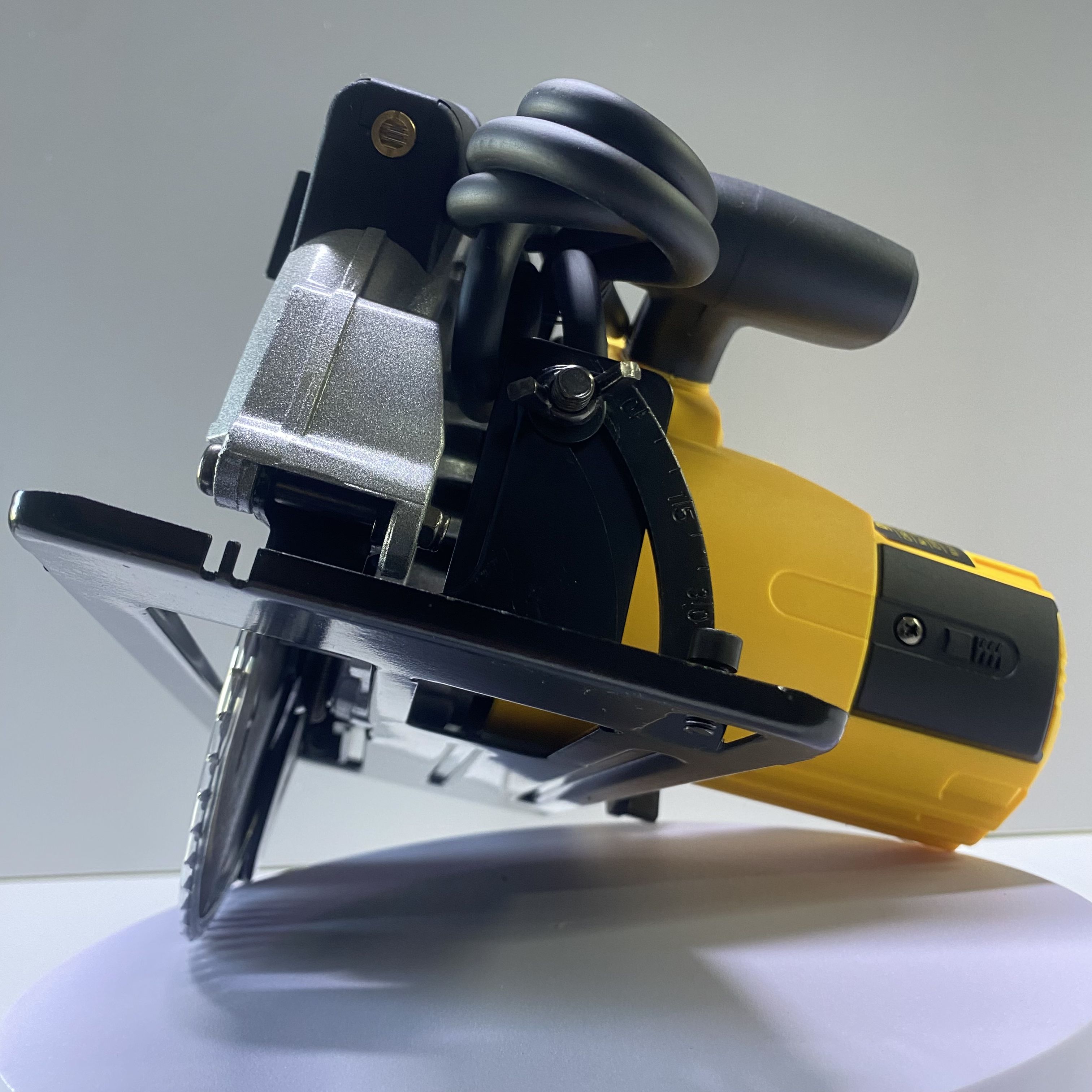 Дисковая пила Dewalt 185MM