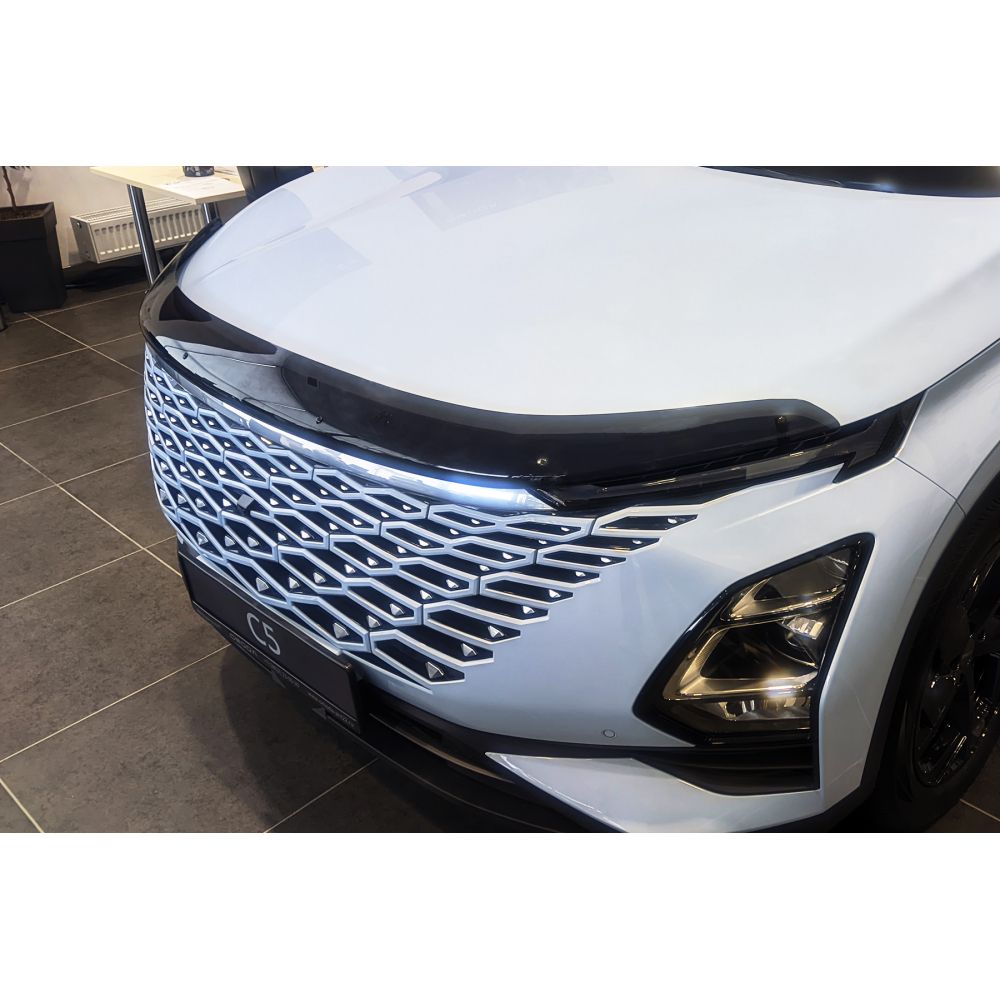 Дефлектор капота для OMODA C5 (2022-2023) темный производства SIM артикул п...