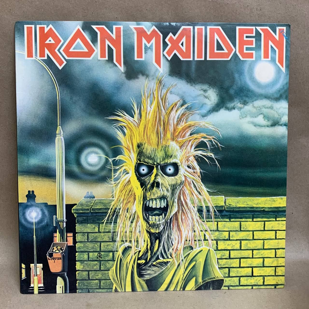 Перевод песен iron maiden. Iron maiden 1980 iron maiden сканы обложек. The trooper текст. Перевод песен iron maiden. The mercenary iron maiden.
