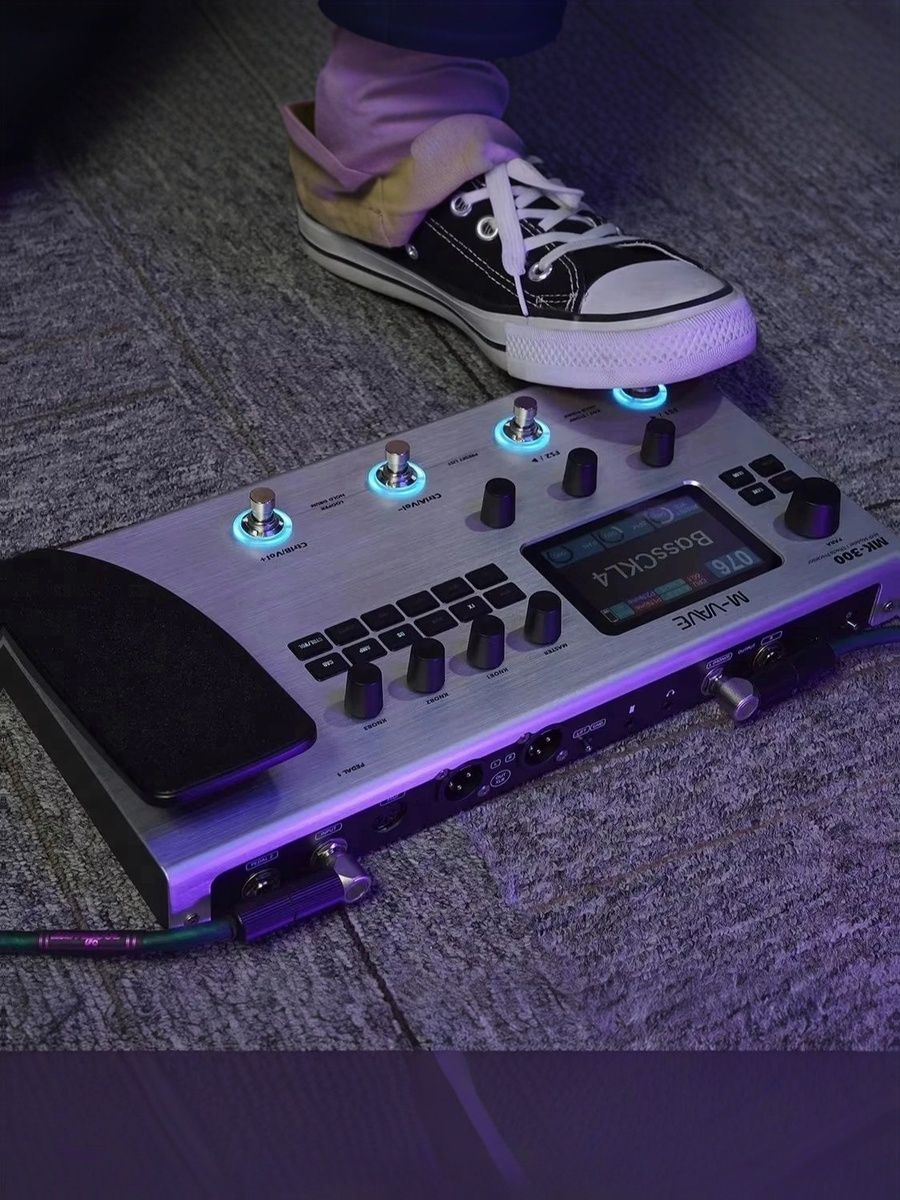 M-vaveMk-300СеребряныйПроцессорМультиэффектовЛупер300120AMP/360FX,10чРаботы