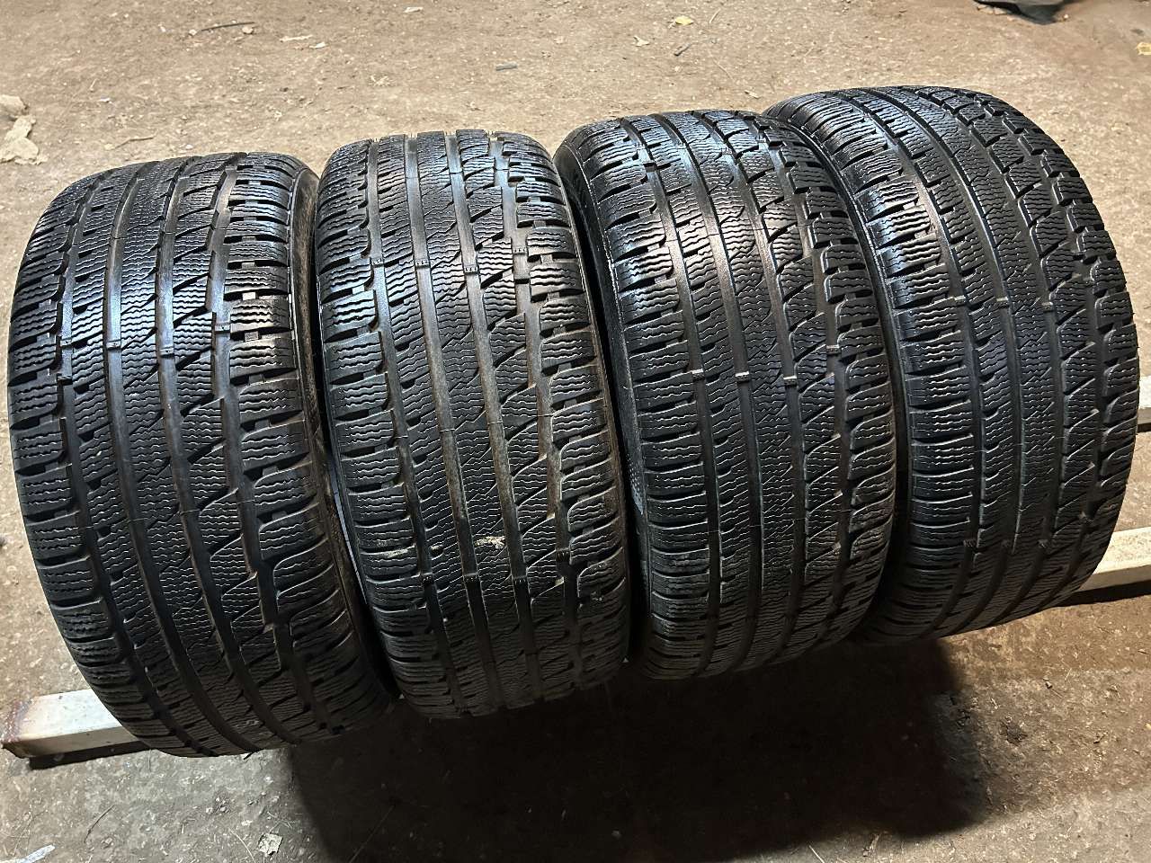 KumhoWinterCraftKW274шт.7ba98dd5Шиныспробегомзимние245/45R18100V