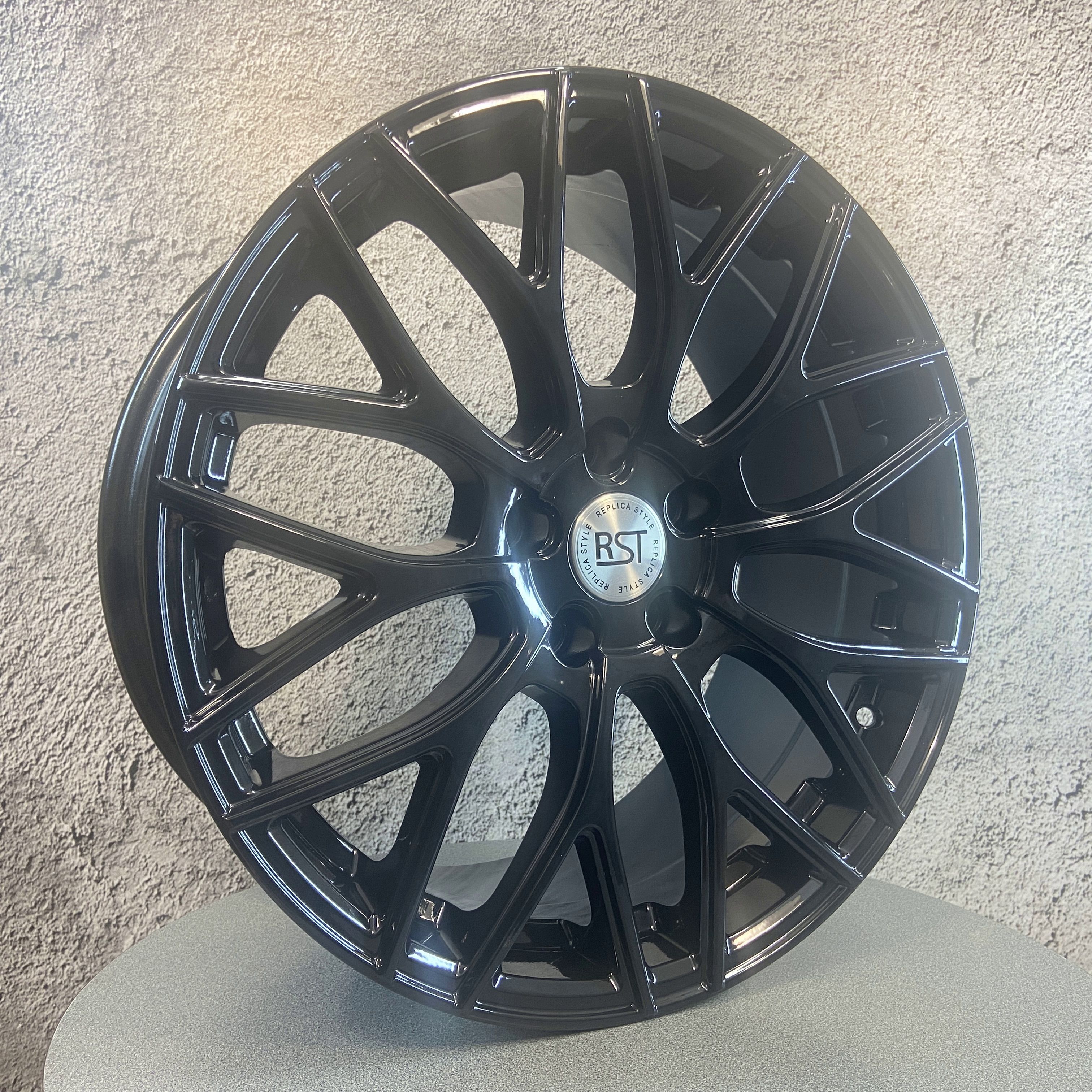 RST  Колесный диск Литой 18x8" PCD5х112 ET39 D66.6