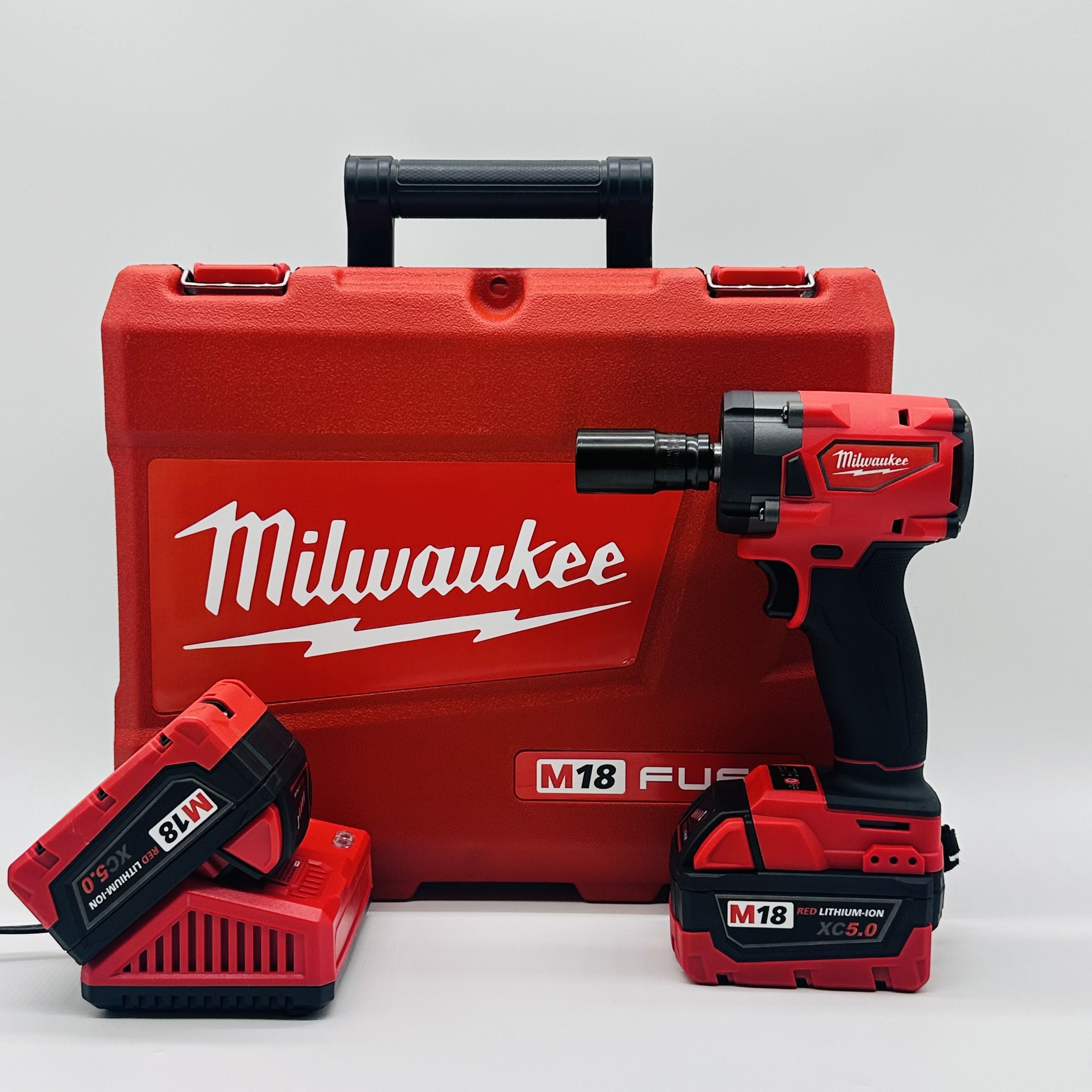 АккумуляторныйгайковертMilwaukee18V390Nm