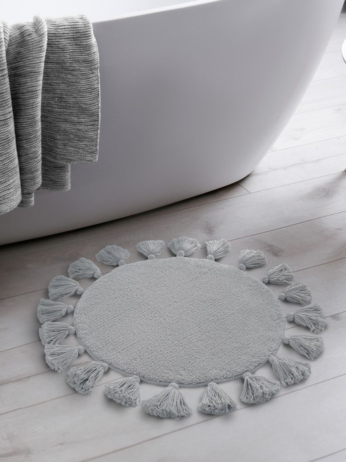 Фото товара на маркетплейсе ozon Коврик для ванной комнаты с кисточками, круглый, 55 см, микрофибра, серый, IDDIS, DTR01P5i12