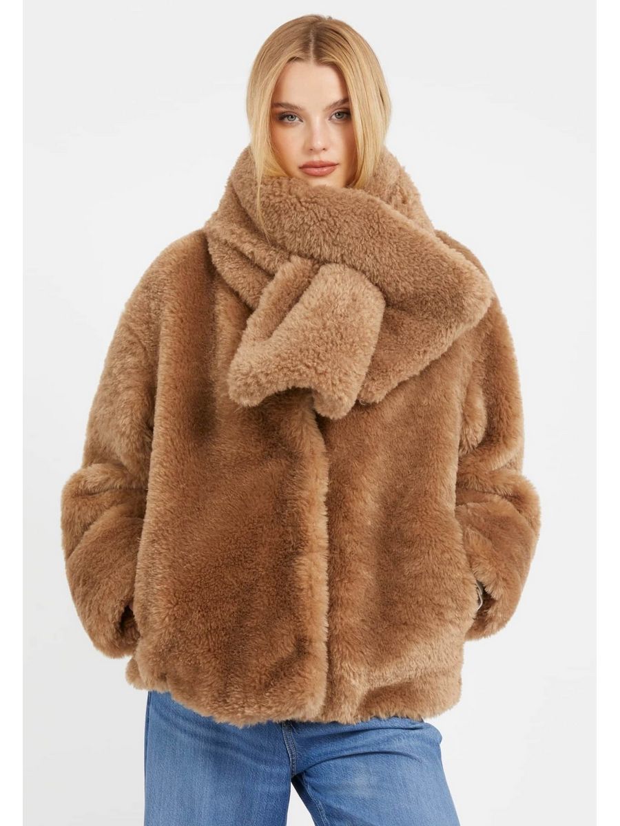 Шубы фенди 2022-2023. Мех 2013. Runway fur coat. Мех 2013. Шубка из меха.