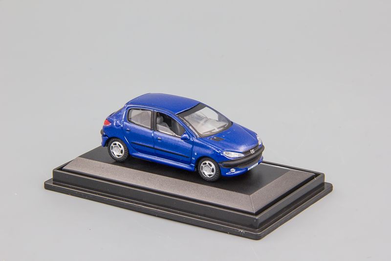 Модель коллекционная Peugeot 206 (blue) в боксе