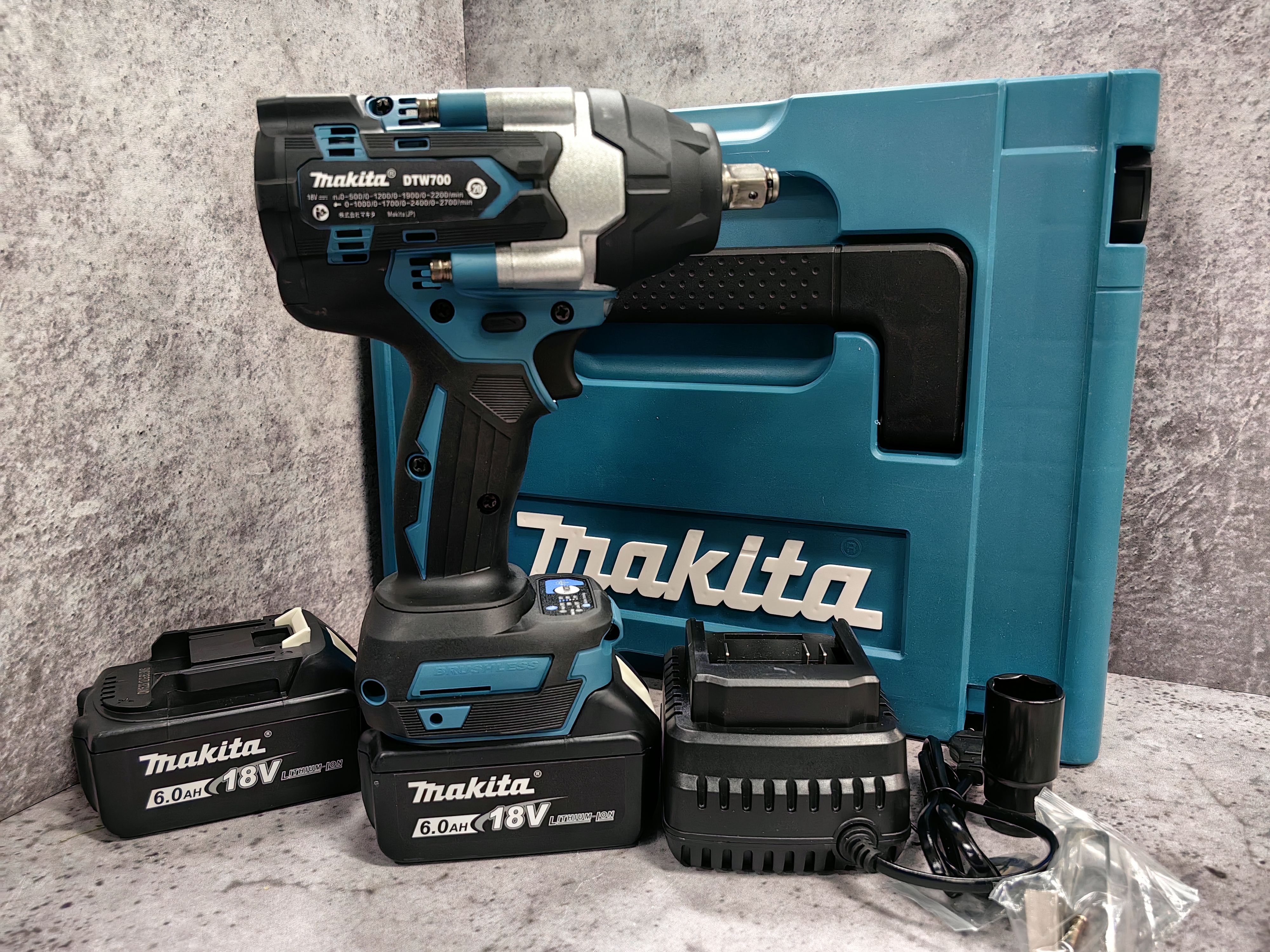 Гайковерт ударный Makita 700Нм + 2 аккумулятора и кейс