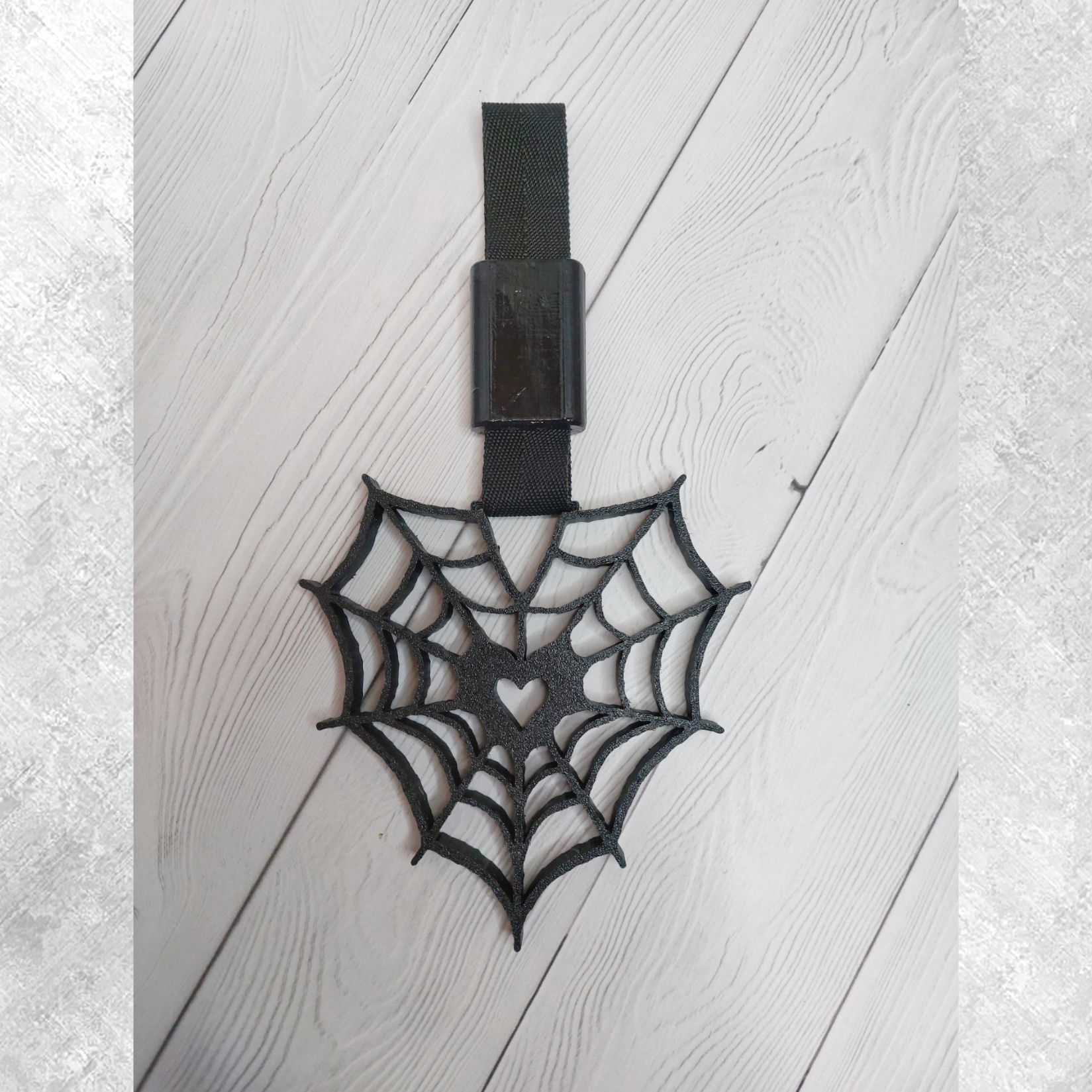 цурикава паутина сердечко