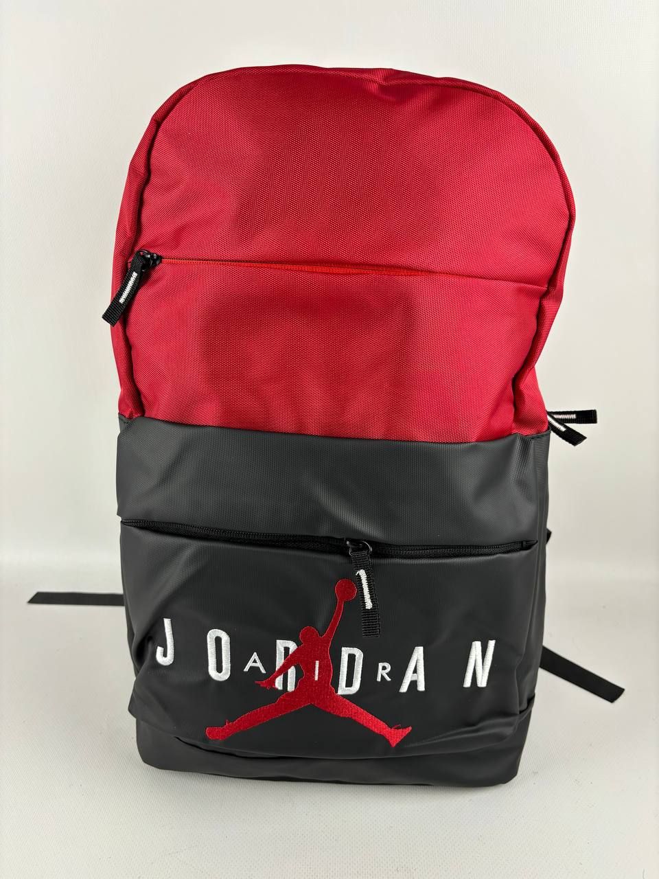 РюкзакNikeAirJordanсгоризонтальнымимолниями,красныйсчерным,50х30х20см