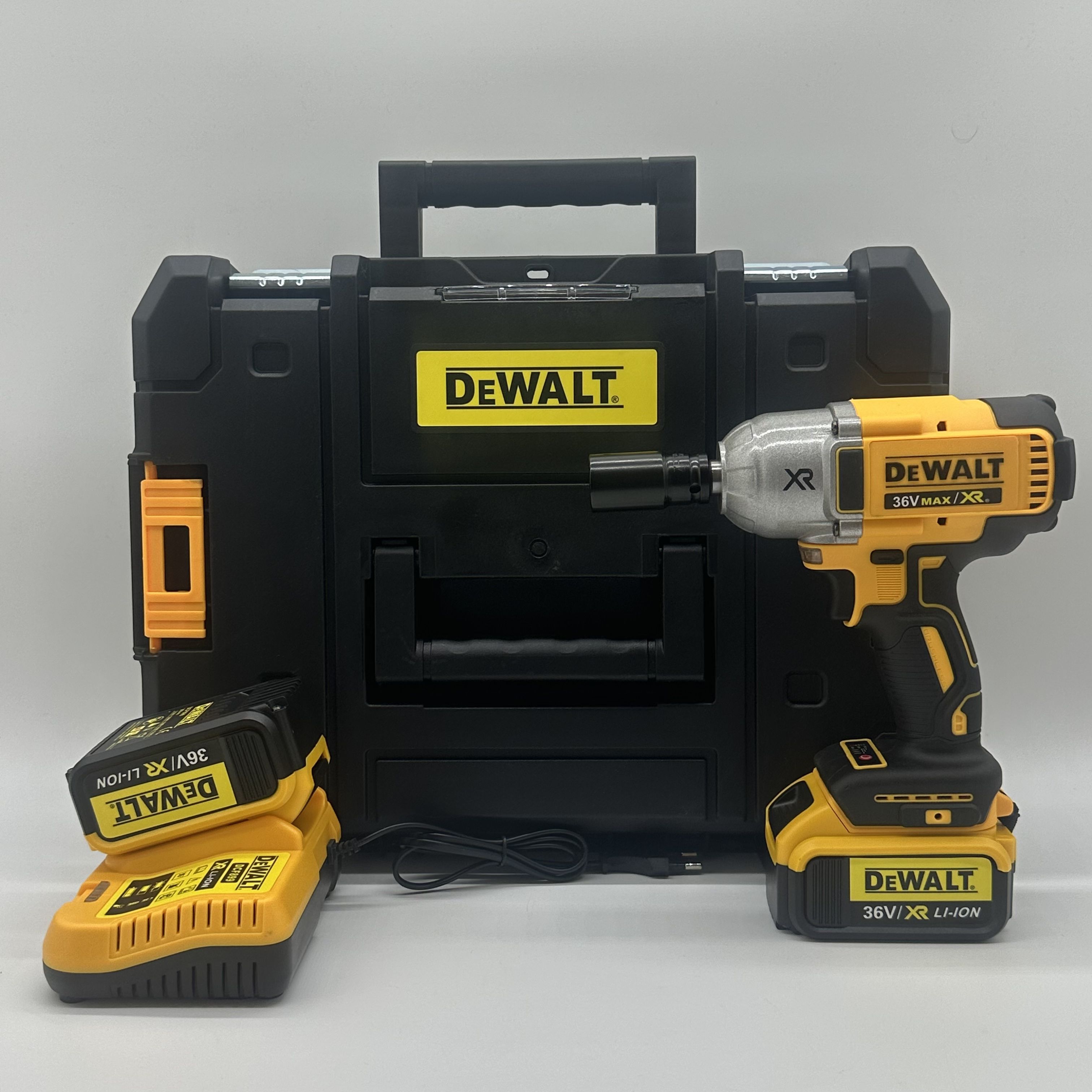 Аккумуляторный гайковерт DeWalt 36V 650Nm