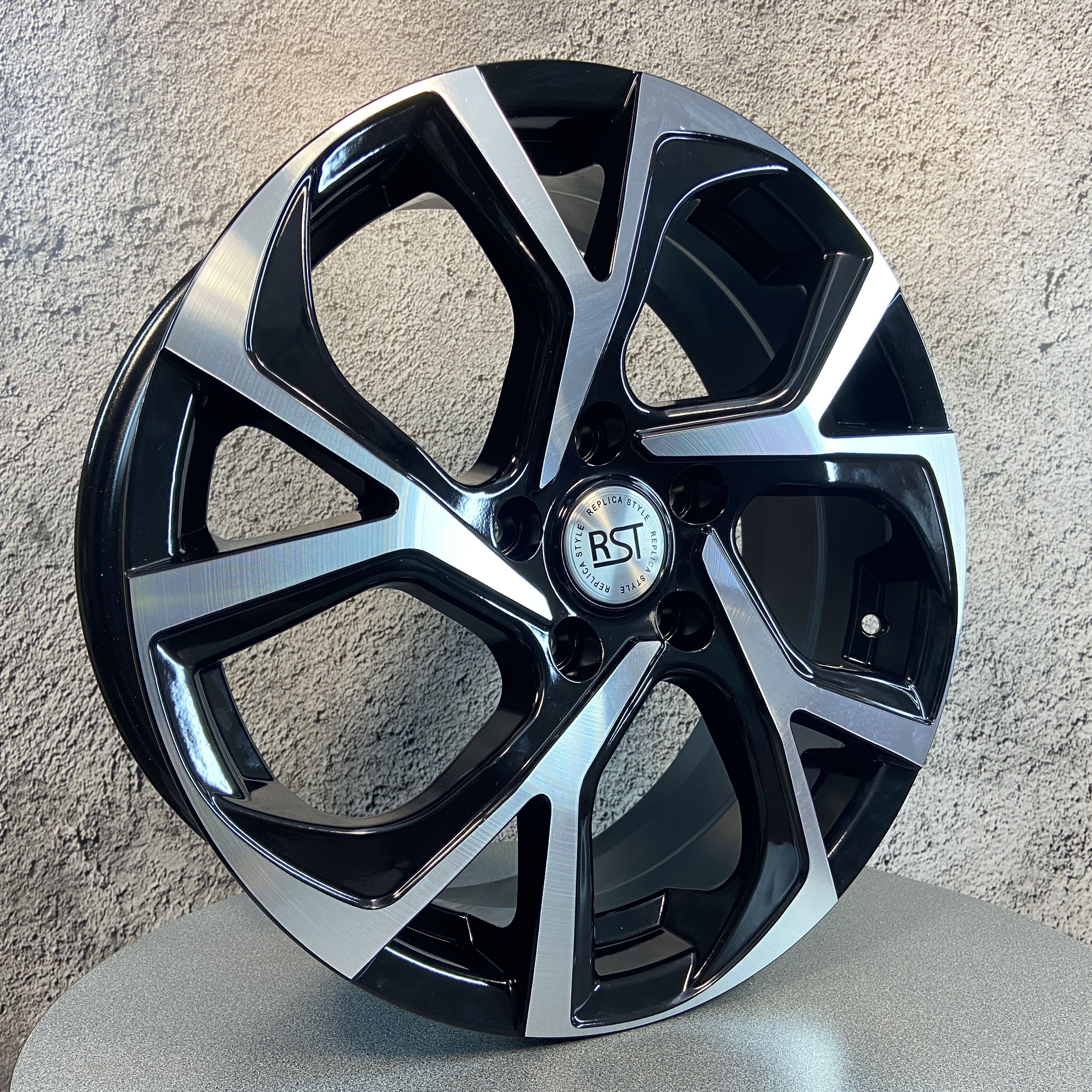 RST  Колесный диск Литой 17x6.5" PCD5х114.3 ET35 D67.1