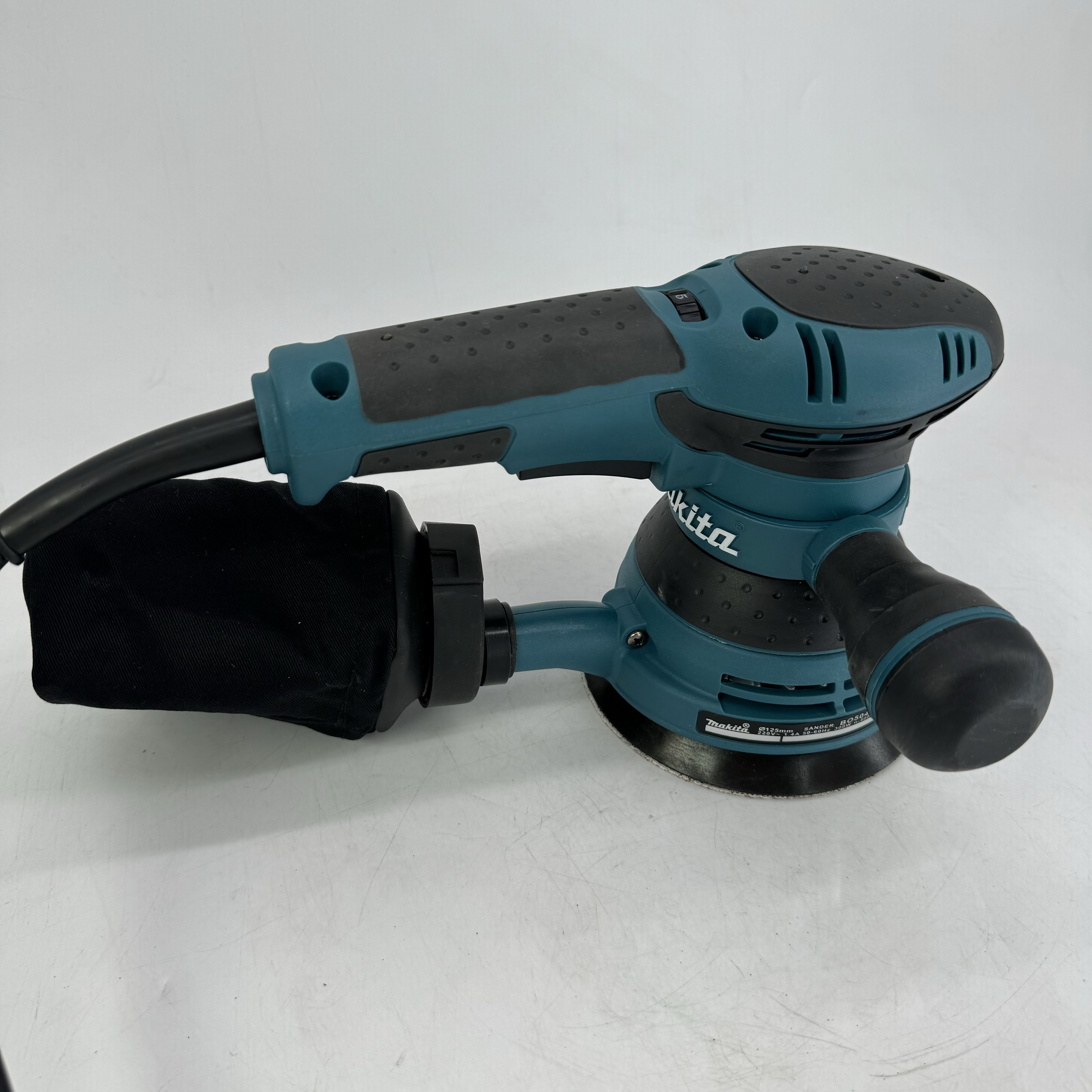 Makita Шлифмашина эксцентриковая сетевая BO5041 300W, 12000 об/мин