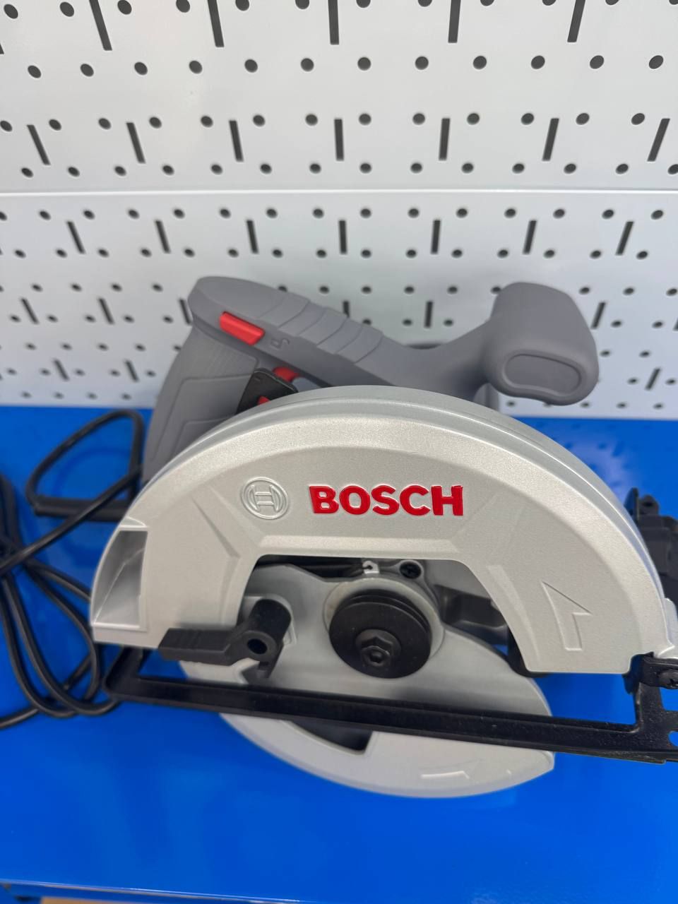 Bosch Циркулярная дисковая пила KS120 1200 Вт, 184мм