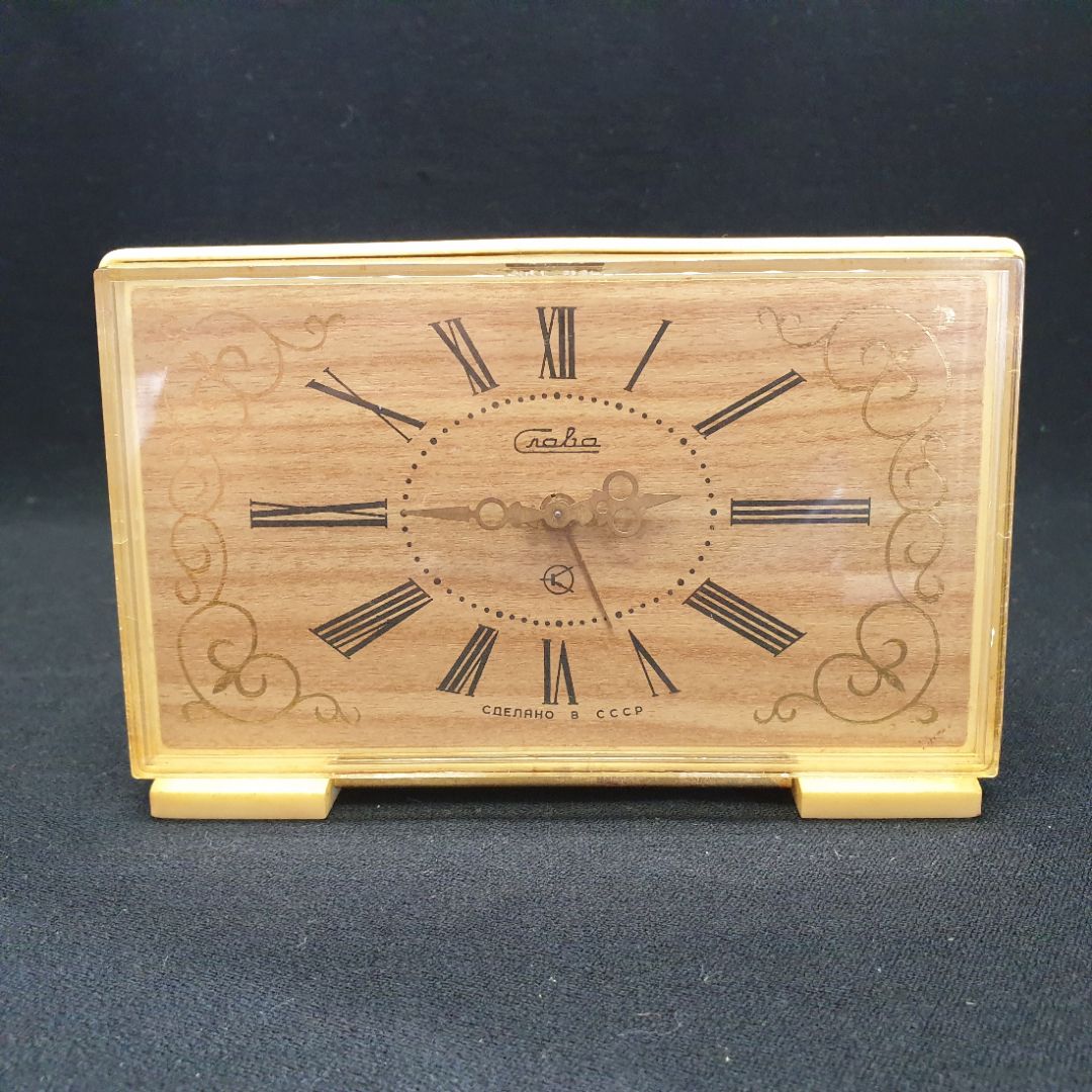 Настольные часы-будильник "Слава", пластиковый корпус под дерево, рабочие, без батарейки, СССР