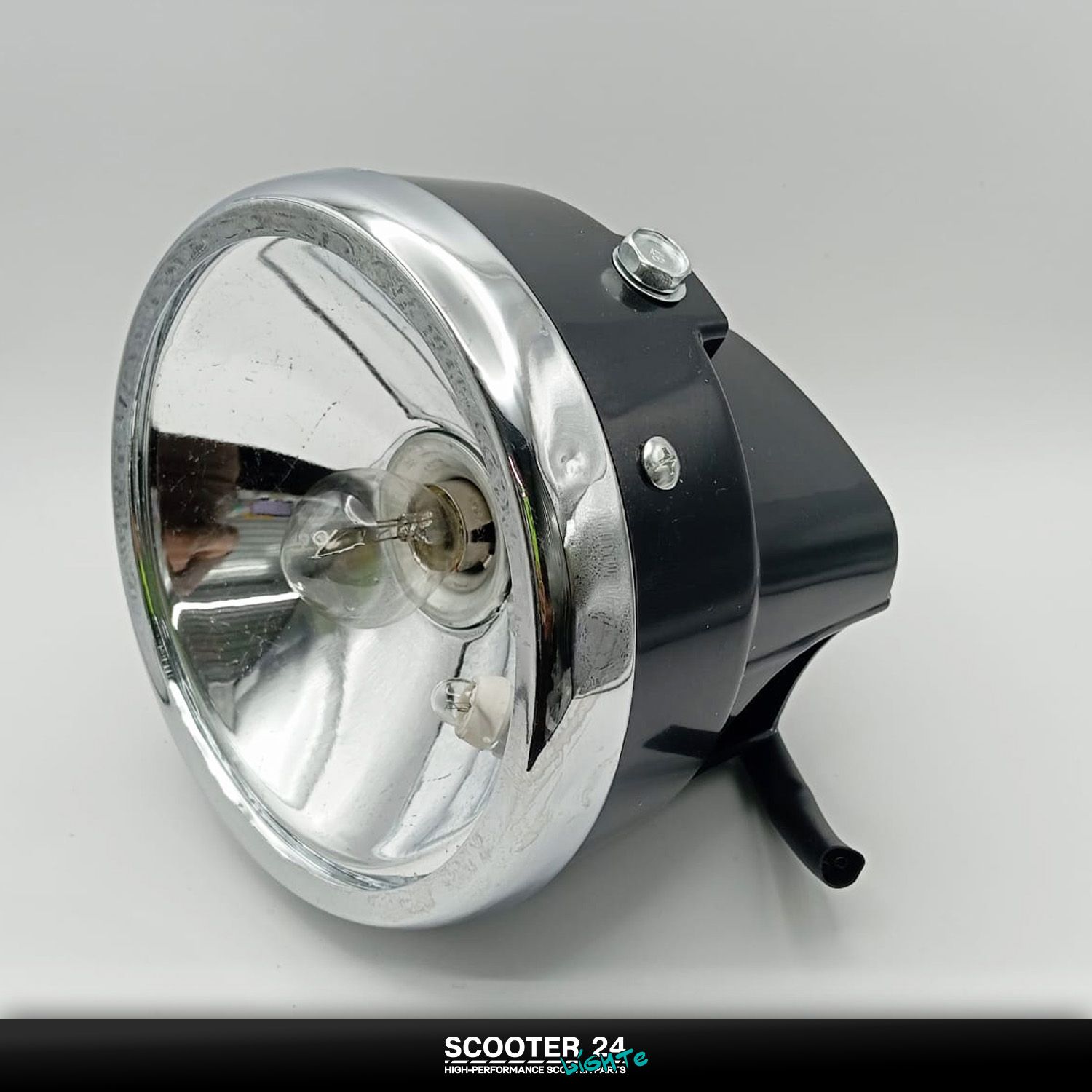 Фара передняя в сборе на мопед и мотоцикл Alpha / Альфа Дельта круглая / черная (Без стекла)