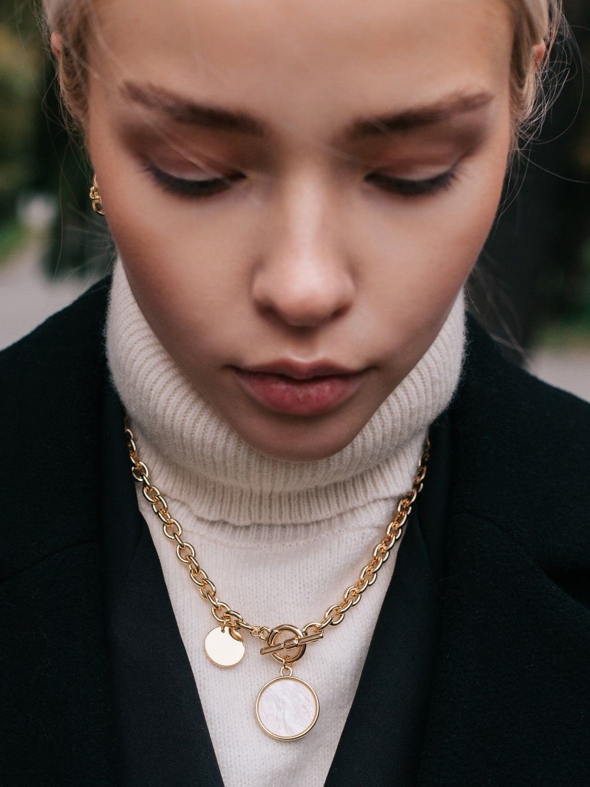 Кулон "Цепь" перламутровый медальон, цвет бежевый в золоте, 42 см