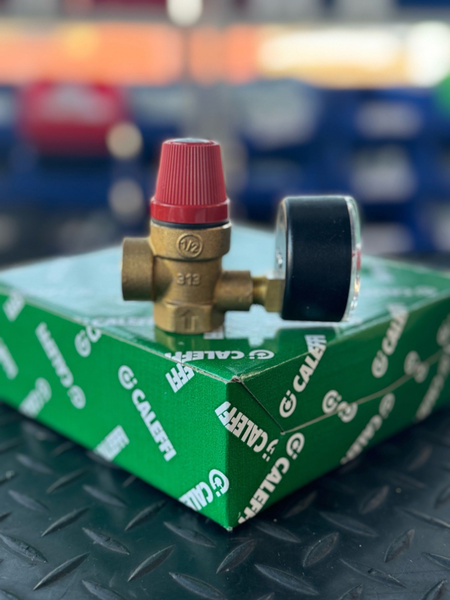 Предохранительный клапан 1/2" вн 3 бар с маном. Caleffi - купить в ...