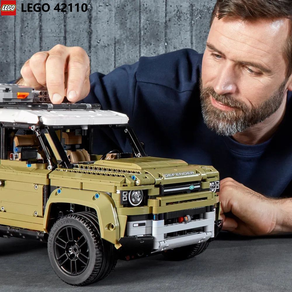 Конструктор Technic LEGO 42110 Land Rover Defender оригинал