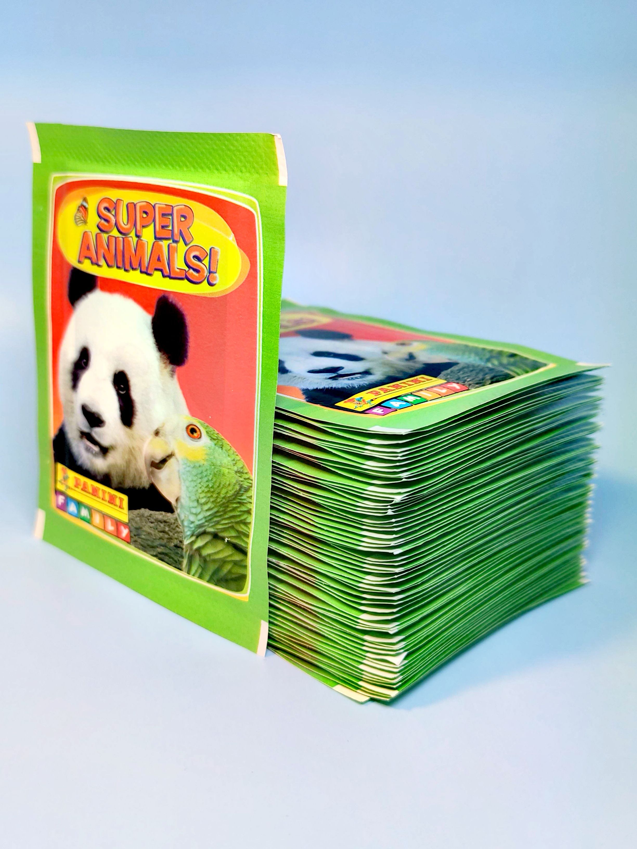 50 пакетиков наклейки panini Super Animals