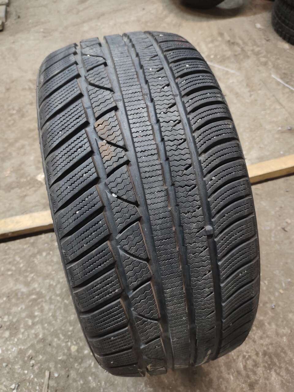 LinglongGreen-MaxWinterUHP1шт.cb40039fШиныспробегомзимние245/40R1998V