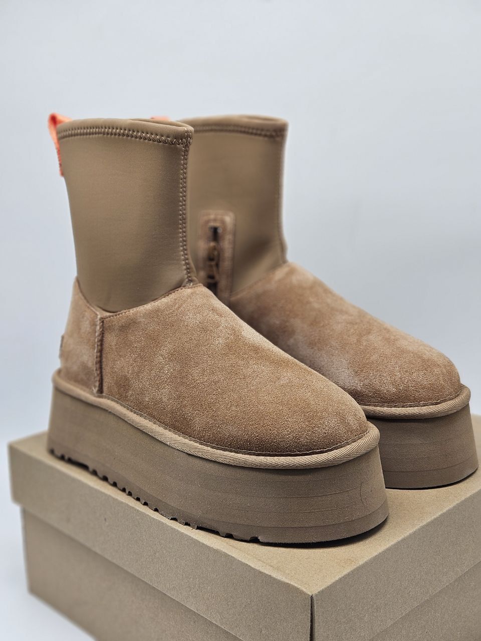 УггиUGG