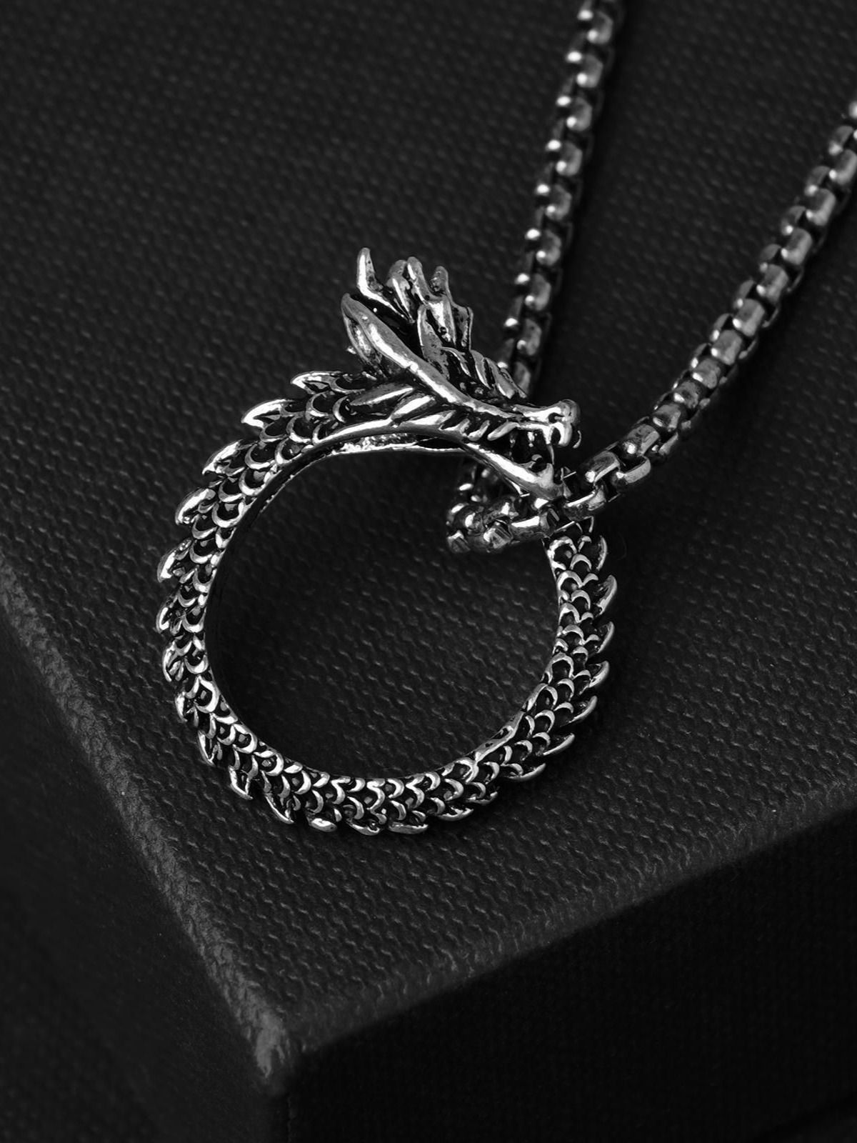 Кулон унисекс "Дракон" в круге, цвет чернёное серебро, 60 см