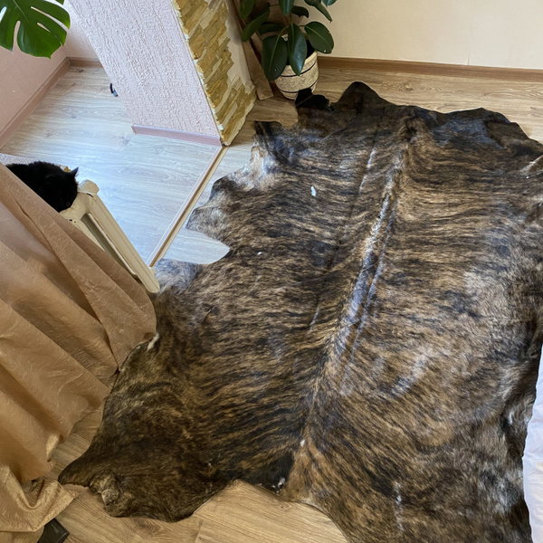Коровья шкура на пол натуральная. 200 х 180 см - купить с доставкой по ...