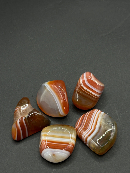 Красный агат полосатый, размер 2-3 см галтовка - купить с доставкой по ...