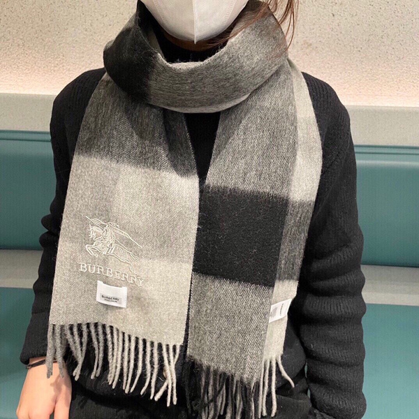 Шарф Burberry - купить с доставкой по выгодным ценам в интернет ...