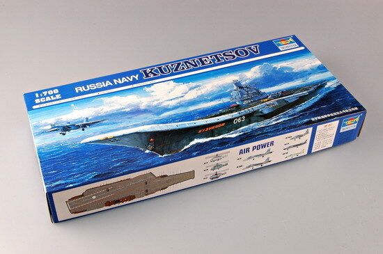 Trumpeter 1/700 05713 Русский адмирал Кузнецов Корабль