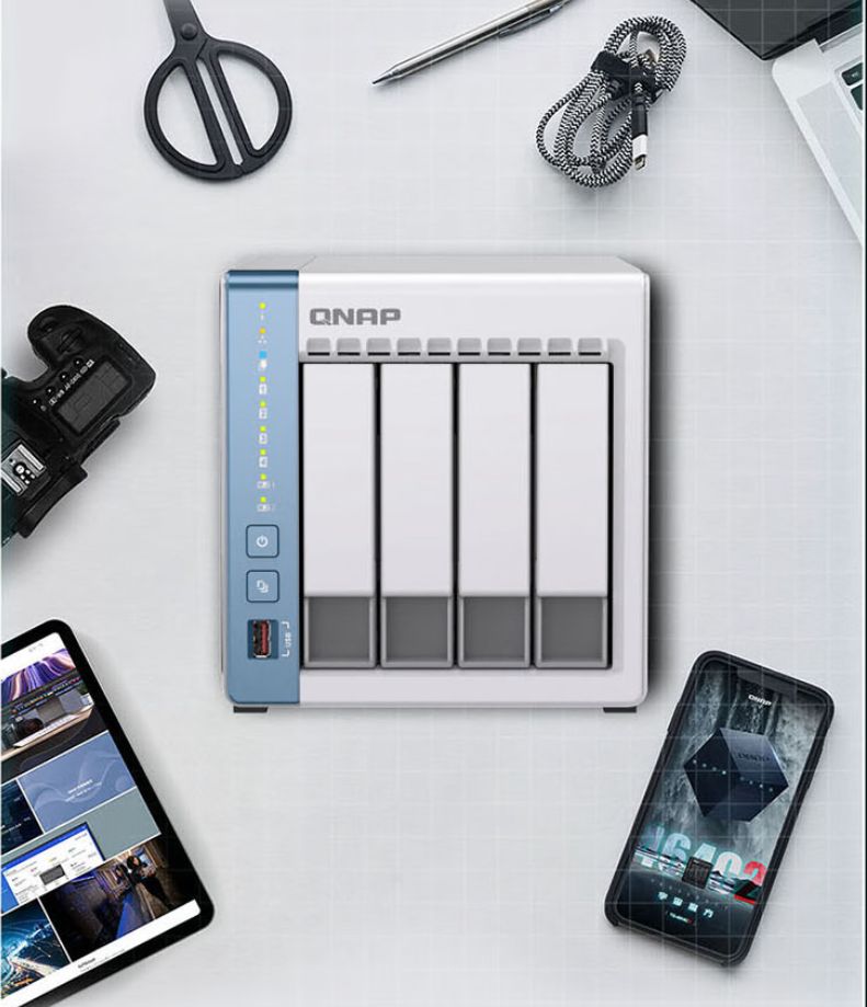ОхранноеоборудованиедлядомаидачиQNAPTS-464C-8GБелыйс4отсеками(бездисковый)