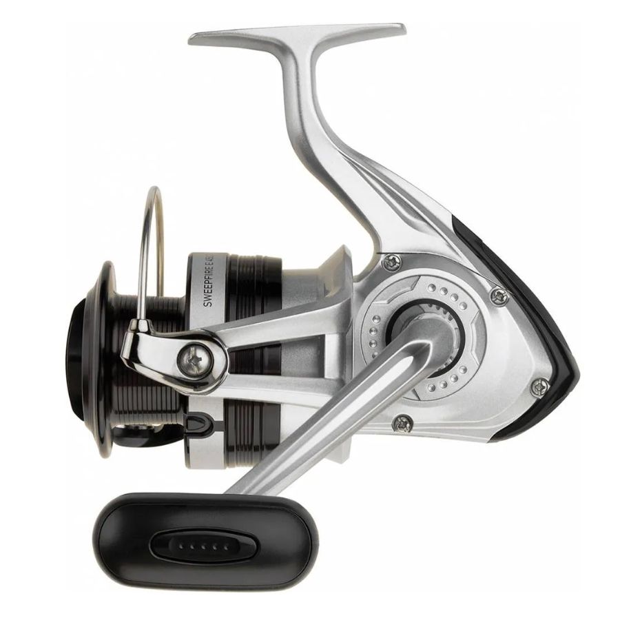 Фирма дайва. Катушка дайва sweepfire e 3000c. катушка daiwa sweepfire e 1500с. daiwa sweepfire 2000. катушка daiwa sweepfire e 4500c.