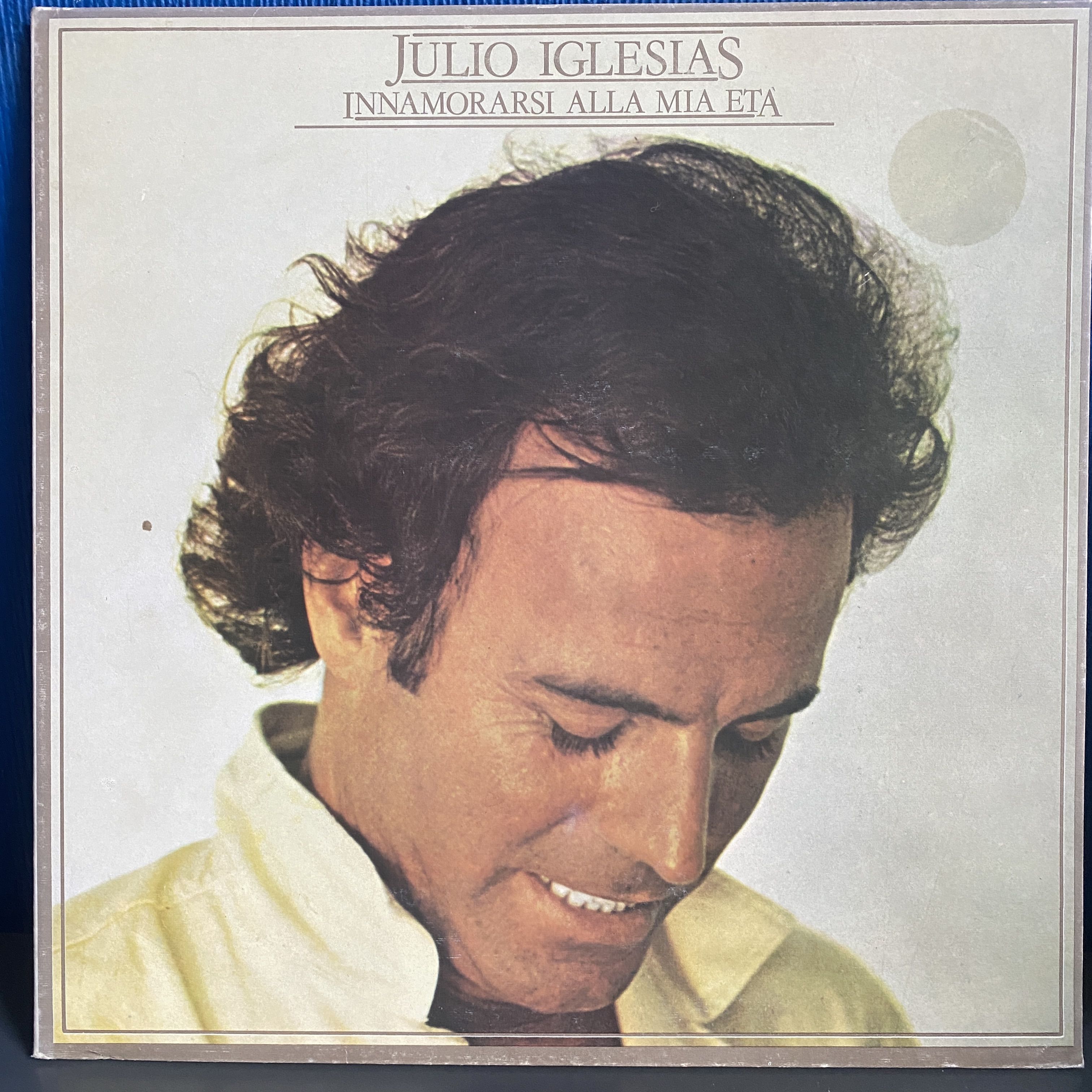 Julio iglesias album. Julio iglesias & sting fragile. Julio iglesias crazy 1994. Хулио иглесиас. Хулио иглесиас фото.