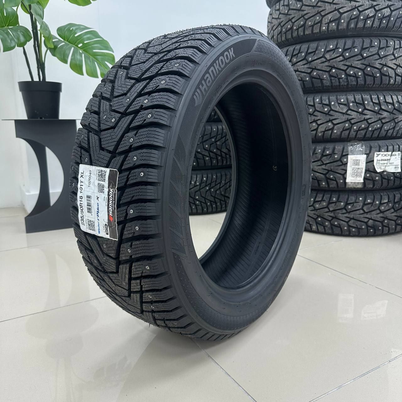 Hankook W429A TL Шины  зимние 235/50  R18 101T Шипованные