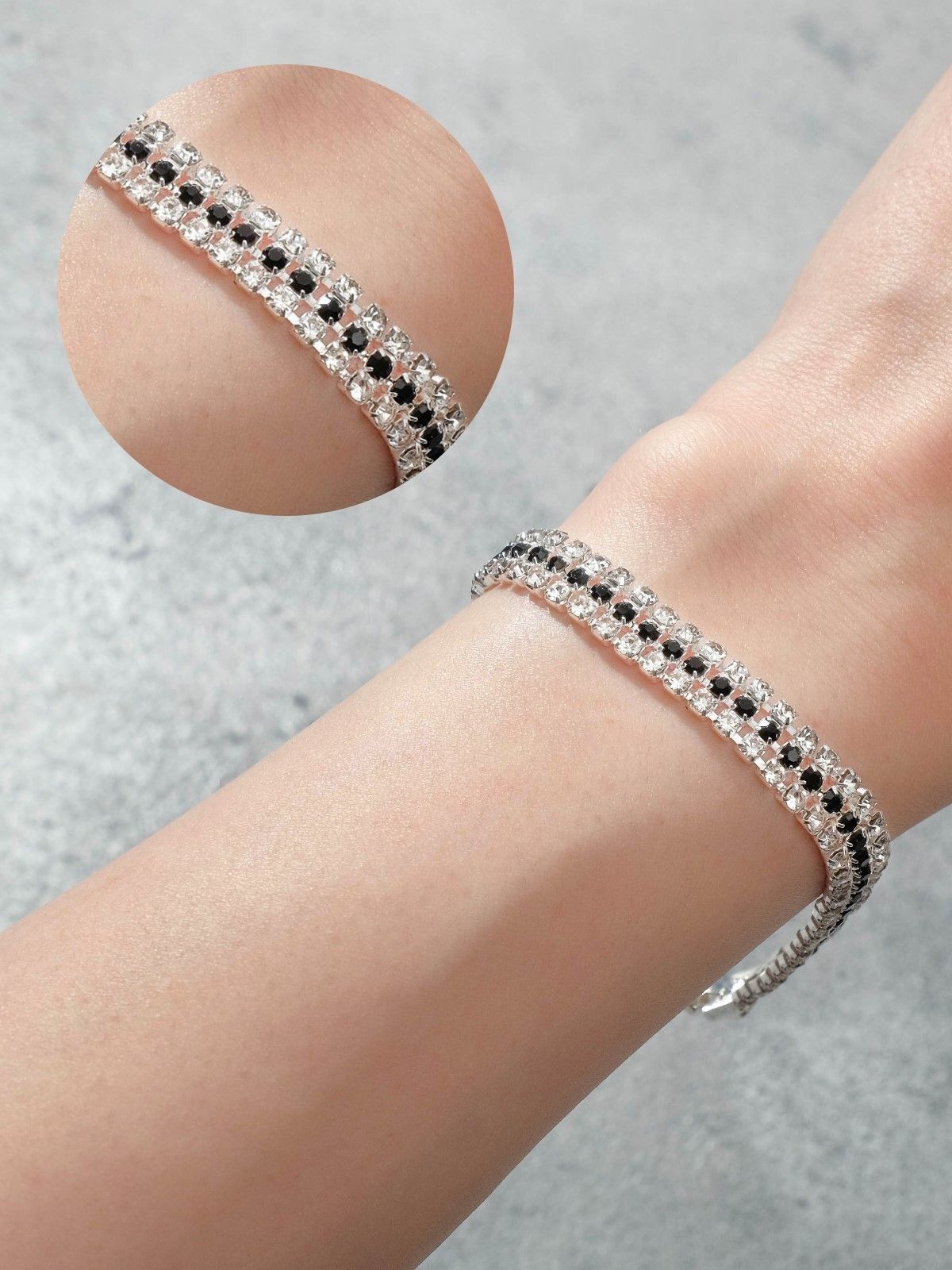 Браслет со стразами "Лёд" элегантность, строчки, цвет бело-чёрный в серебре