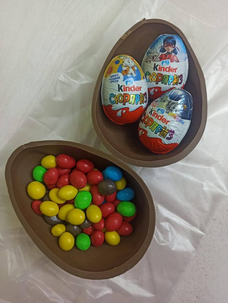 Шоколадное яйцо kinder большое, вкусняшки в подарок, сладости внутри ...