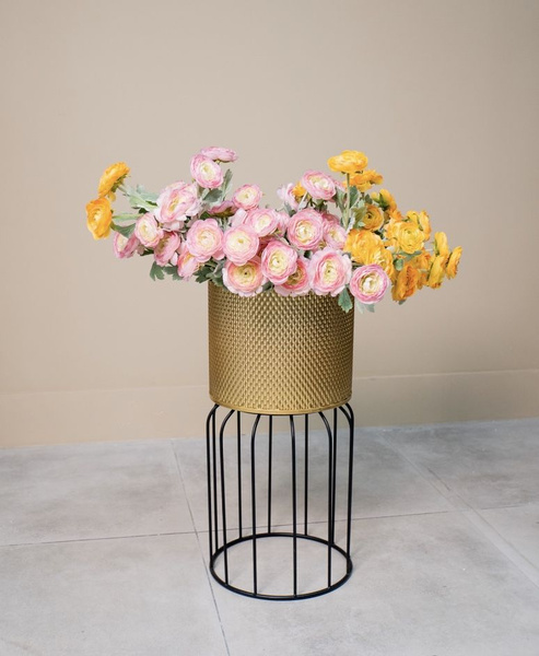 Металлическое напольное кашпо на черных металлических ножках ...