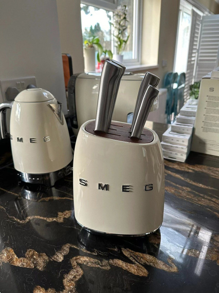 Набор ножей с подставкой Smeg купить c доставкой на OZON по низкой цене ...
