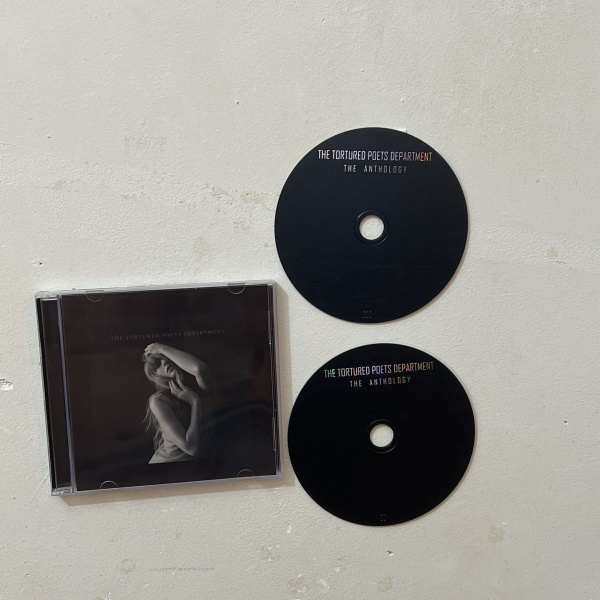 CD альбом Taylor Swift THE TORTURED POETS DEPARTMENT THE ANTHOLOGY CD Поппевица женского пола