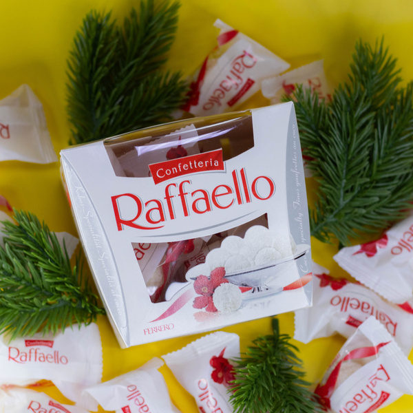 Набор конфет Raffaello с цельным миндальным орехом в кокосовой обсыпке ...