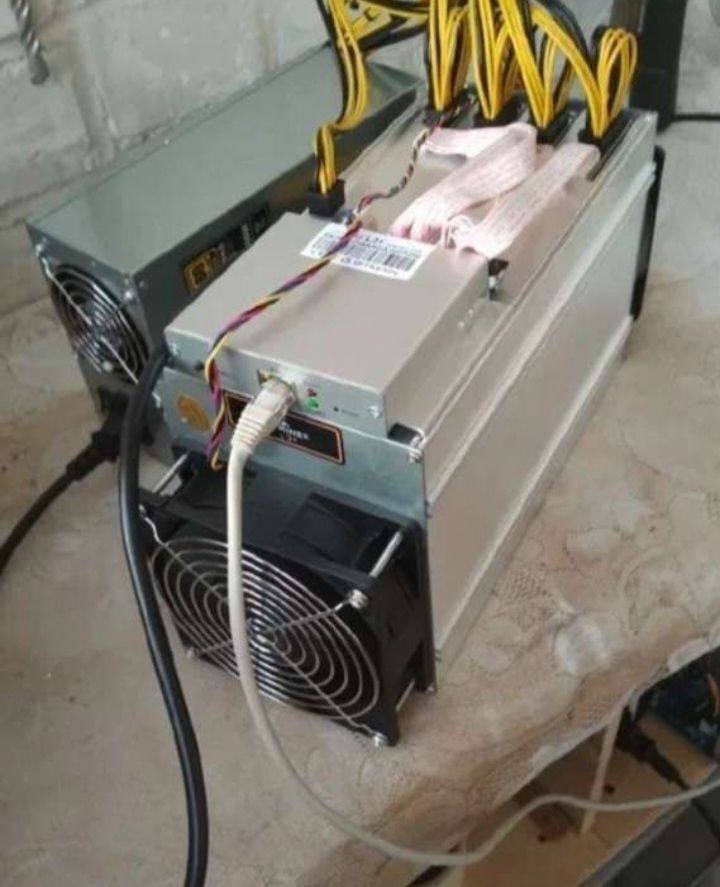 3 асика. Антмайнер л3+. Antminer l3+. ASIC майнер l3. Antminer l7 9300mh.