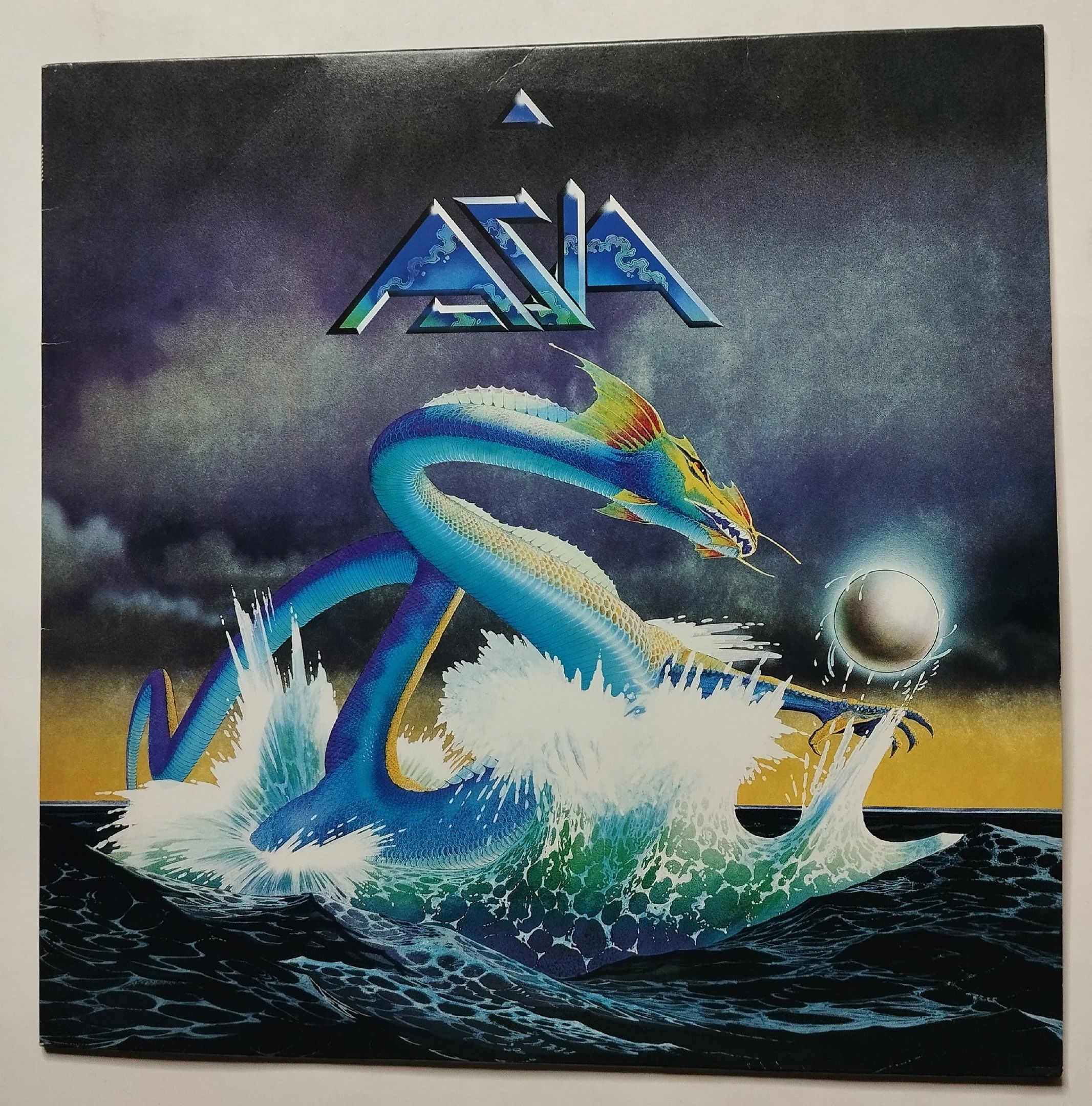 Asia 1982. Группа азия 1982. Asia lp. Asia live. Asia alpha обложка.
