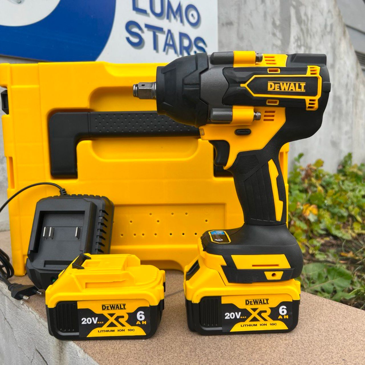 Гайковерт бесщеточный ударный аккумуляторный DeWALT ,1800 Hm, 2 аккумулятора в комплекте