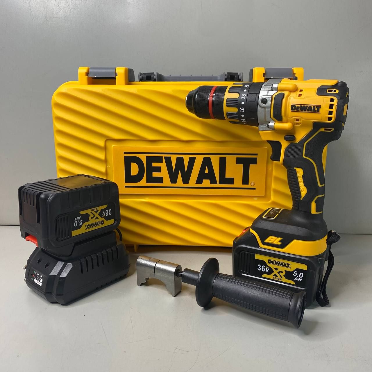 DeWalt Шуруповерт для ледобура аккумуляторный 36В, 130 N.m, 2 АКБ