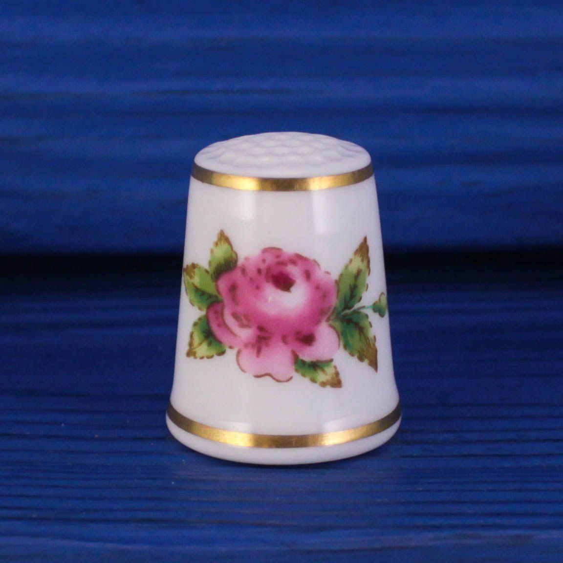 Винтажный наперсток от Royal Worcester из серии Thimbles of the World's Greatest Porcelain Houses