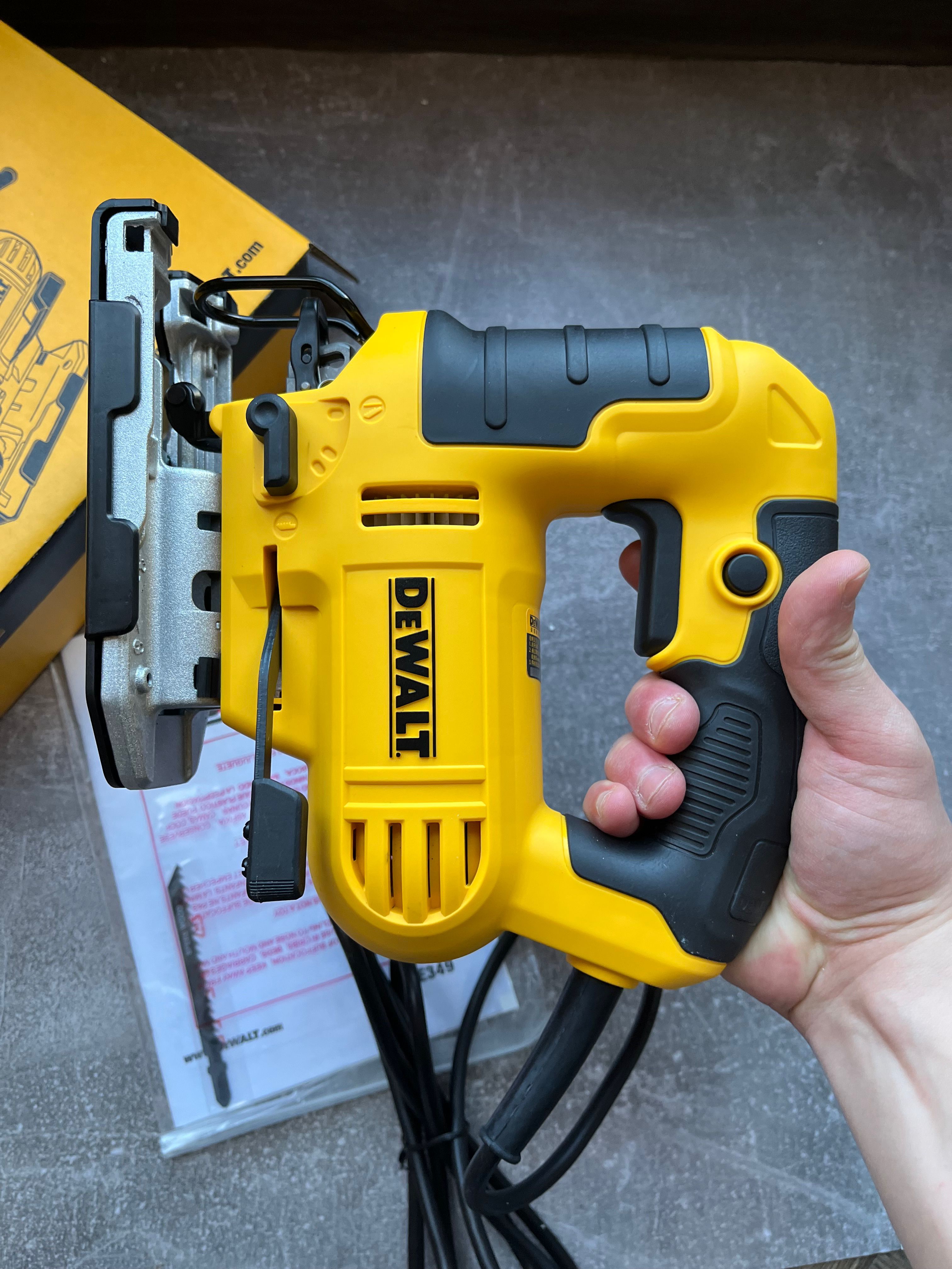 Лобзик Dewalt DWE349 650 вт