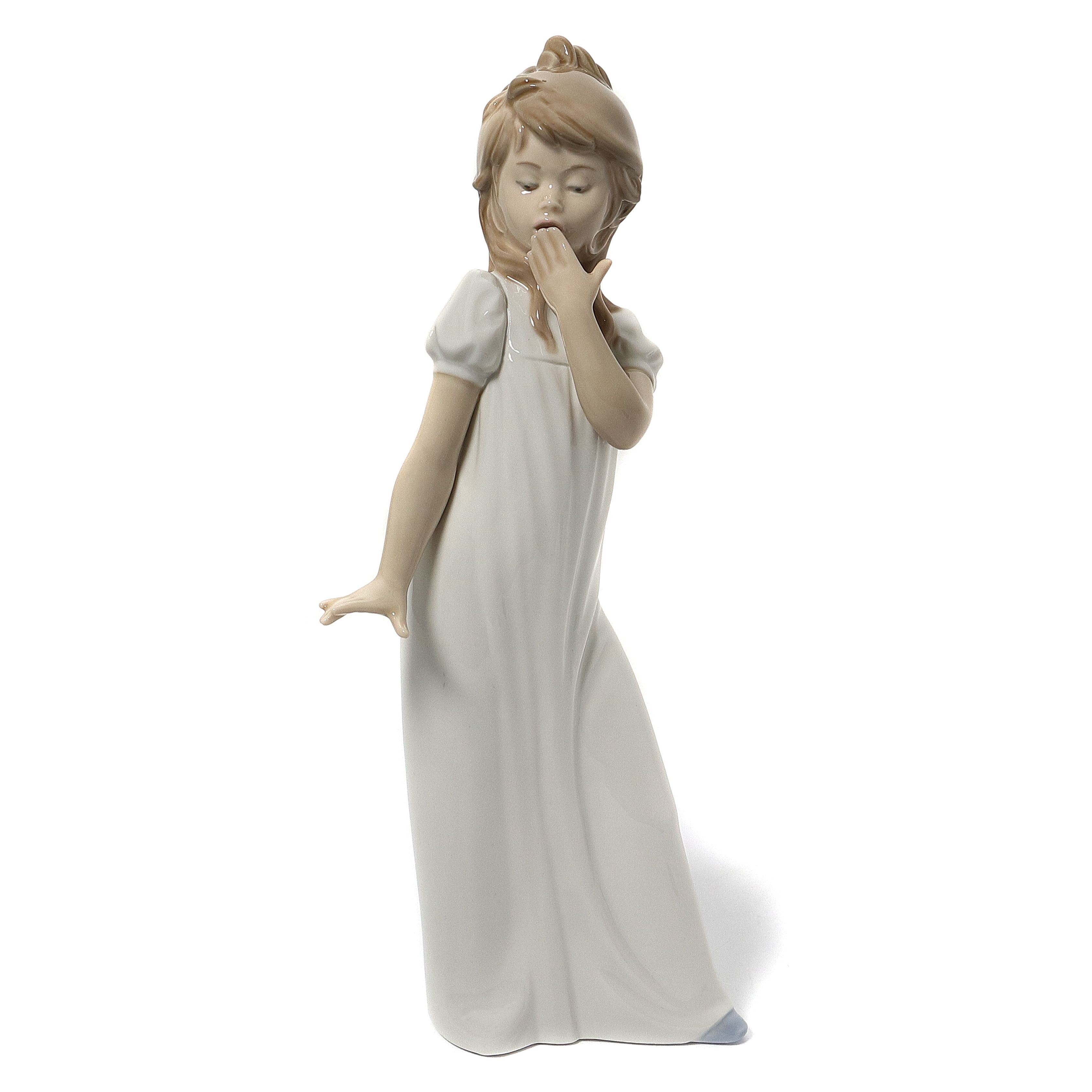 Фарфоровая фигура "Зевающая девочка". Испания, NAO by Lladro, 1982 год