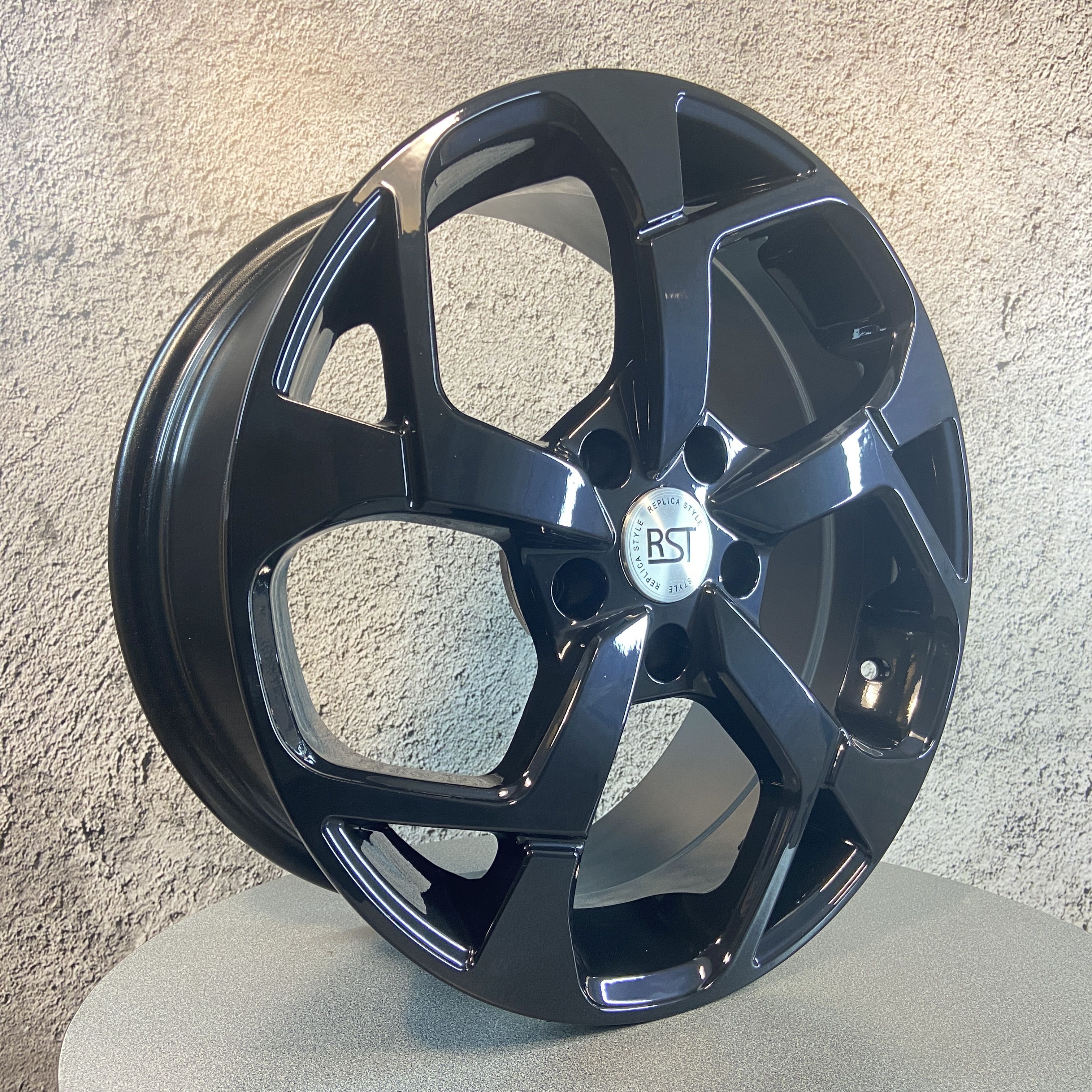 RST  Колесный диск Литой 17x7" PCD5х108 ET36 D65.1