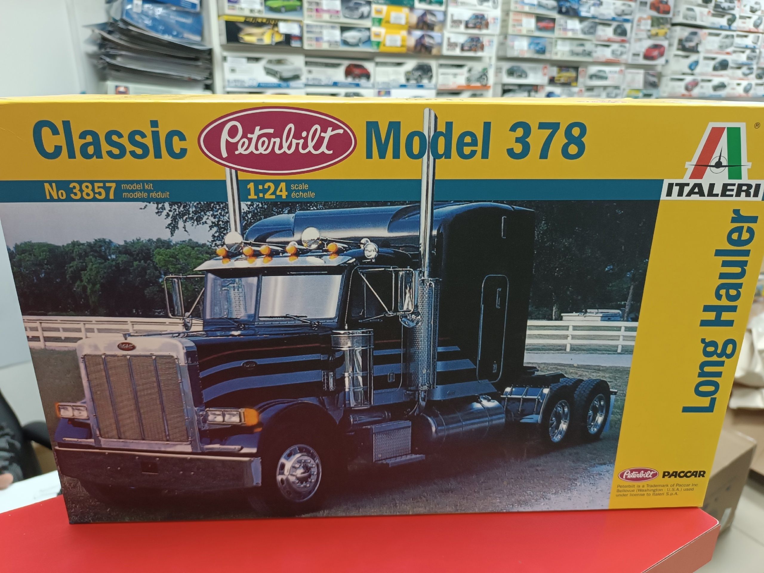 3857 CLASSIC PETERBILT 378 "Long Hauler" Сборная модель Italeri 1:24